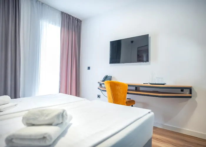 Pirovac Hotels